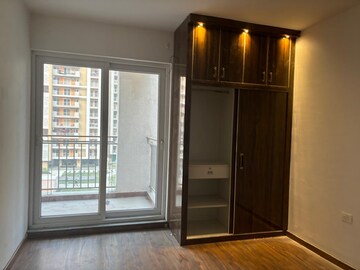 Room in 3 BHK Apartment at Rishita Manhattan, Gomti Nagar – for Rent