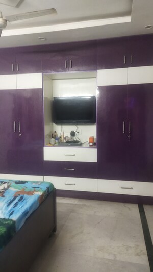 Furnished Amenities in 3 BHK Builder Floor at Govindpuri – for Sale