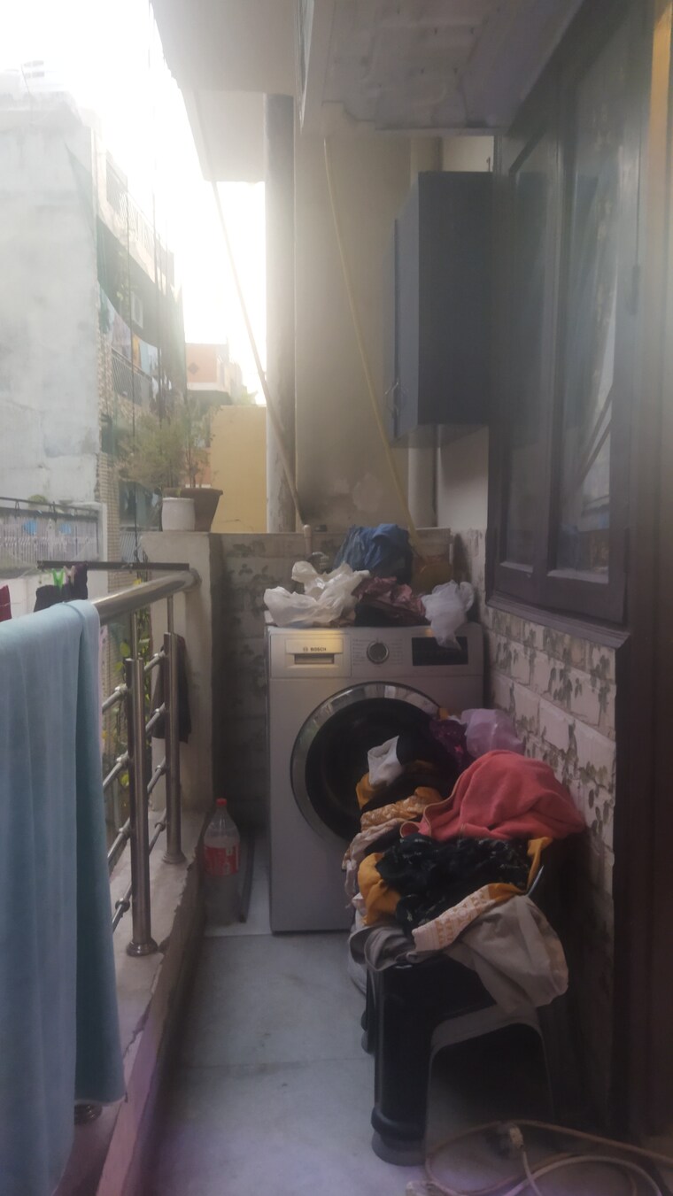  Parking, govindpuri 3 Bedroom 1000 Sq.Ft. Builder Floor In Govindpuri Delhi 8682428