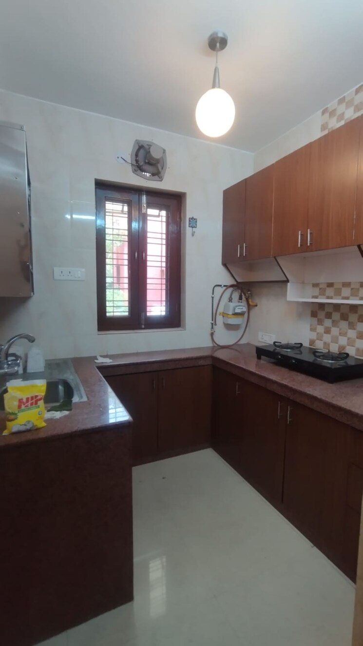 Kitchen, safdarjung development area 2 Bedroom 150 Sq.Yd. Builder Floor In Safdarjung Development Area Delhi 8682437