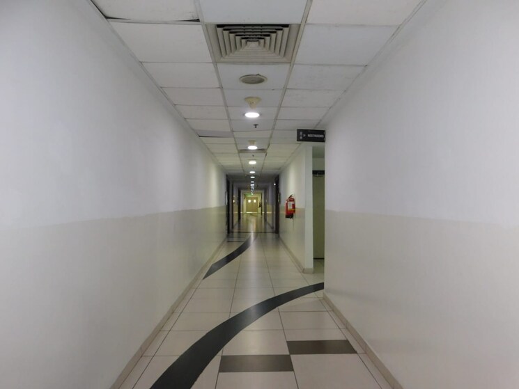 undefined, wave-silver-tower Commercial Office Space 1450 Sq.Ft. In Sector 18 Noida 8682441