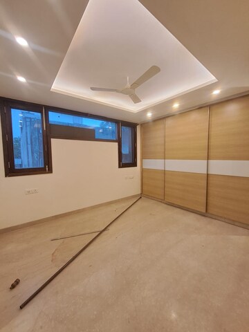 Room in 4 BHK Builder Floor at Safdarjung Enclave – for Rent