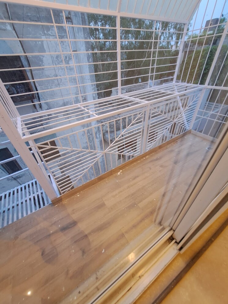 Balcony, safdarjung enclave 4 Bedroom 300 Sq.Yd. Builder Floor In Safdarjung Enclave Delhi 8682444