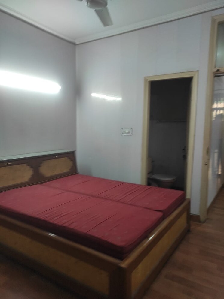Bedroom, hauz khas 3 Bedroom 160 Sq.Yd. Builder Floor In Hauz Khas Delhi 8682456