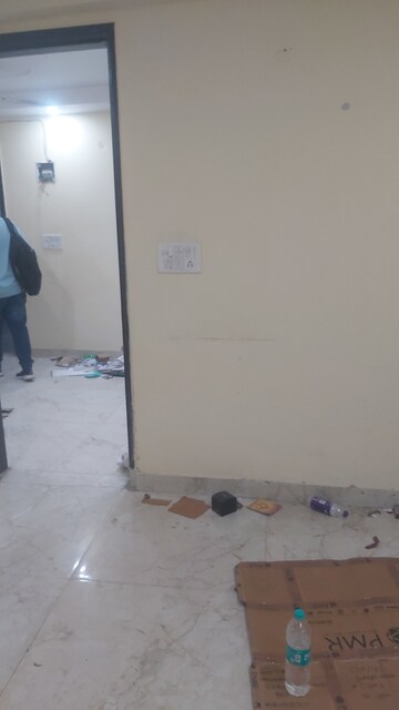 Furnished Amenities in 1.5 BHK Builder Floor at Mayur Vihar – for Rent