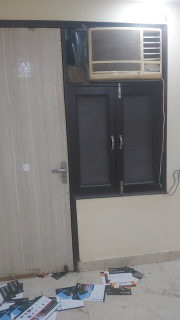 Room in 1.5 BHK Builder Floor at Mayur Vihar – for Rent