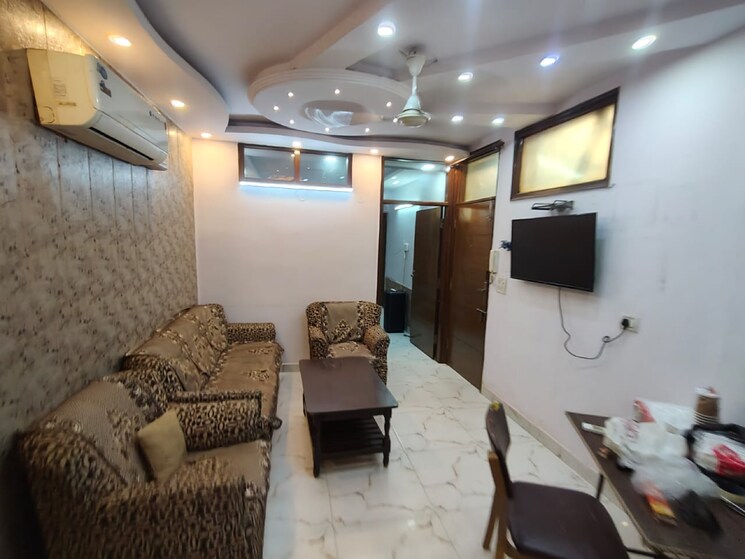 Team Area, malviya nagar 1.5 Bedroom 100 Sq.Yd. Builder Floor In Malviya Nagar Delhi 8682458