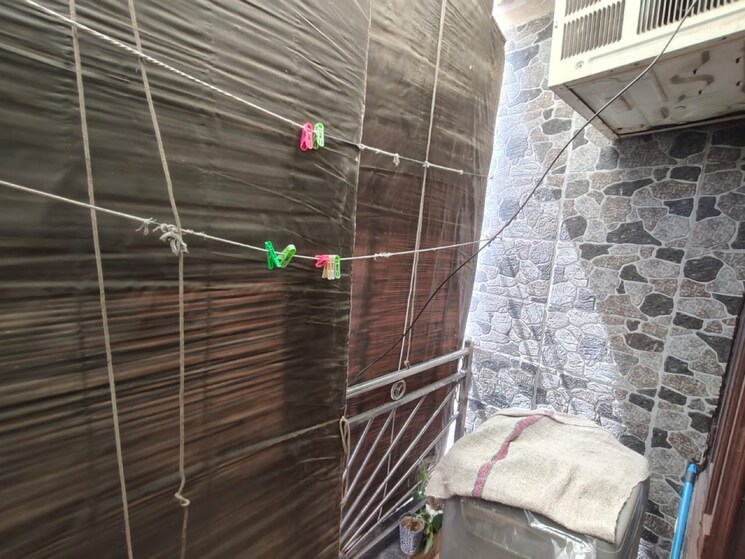 Bathroom, malviya nagar 1.5 Bedroom 100 Sq.Yd. Builder Floor In Malviya Nagar Delhi 8682458