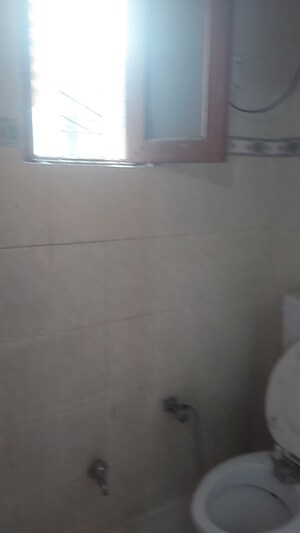 Room in 2.5 BHK Builder Floor at Mayur Vihar – for Sale