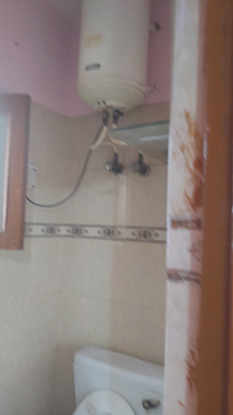 Bathroom, mayur vihar 2.5 Bedroom 750 Sq.Ft. Builder Floor In Mayur Vihar Delhi 8682460