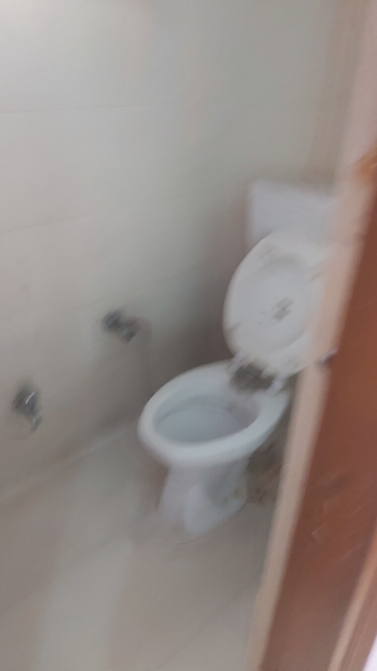 Bathroom, mayur vihar 2.5 Bedroom 750 Sq.Ft. Builder Floor In Mayur Vihar Delhi 8682460