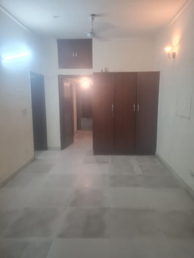 Room, safdarjung development area 2 Bedroom 200 Sq.Yd. Builder Floor In Safdarjung Development Area Delhi 8682463