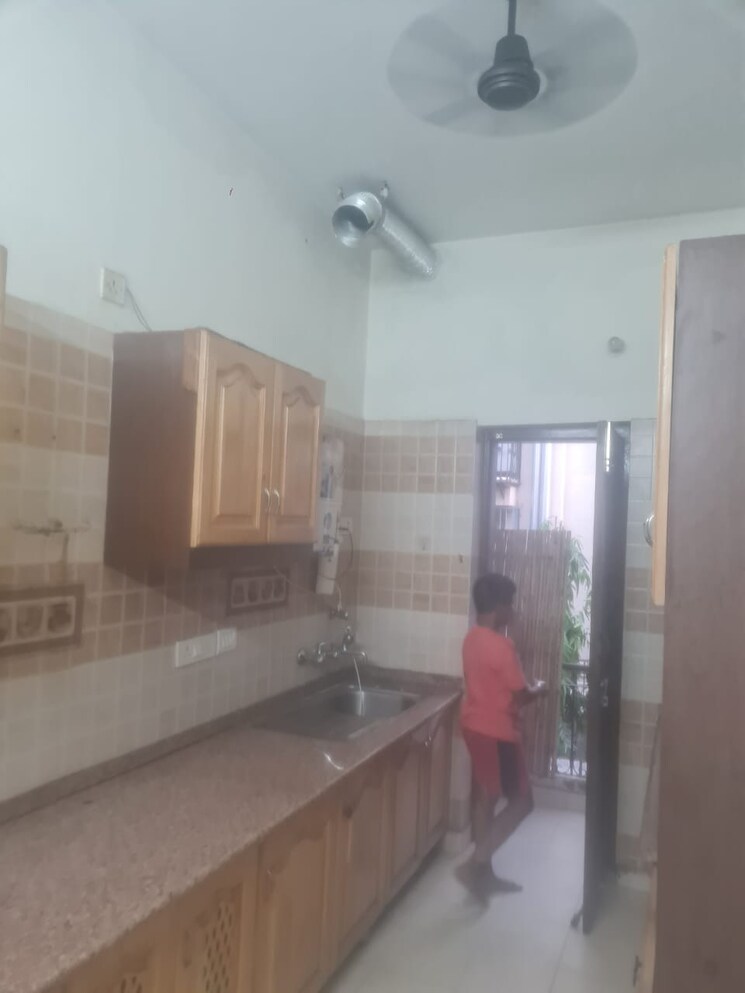 Kitchen, safdarjung development area 2 Bedroom 200 Sq.Yd. Builder Floor In Safdarjung Development Area Delhi 8682463