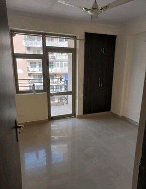 Room in 2 BHK Apartment at Amrapali Pan Oasis, Sector 70 – for Sale