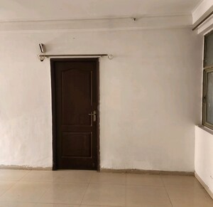 Room in 2 BHK Apartment at Amrapali Pan Oasis, Sector 70 – for Sale