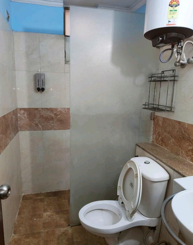 Bathroom, amrapali-pan-oasis 2 Bedroom 1125 Sq.Ft. Apartment In Sector 70 Noida 8682501