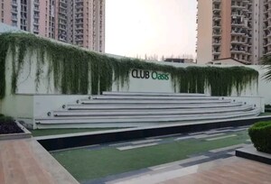 Swimming Pool in 3 BHK Apartment at Amrapali Pan Oasis, Sector 70 – for Sale