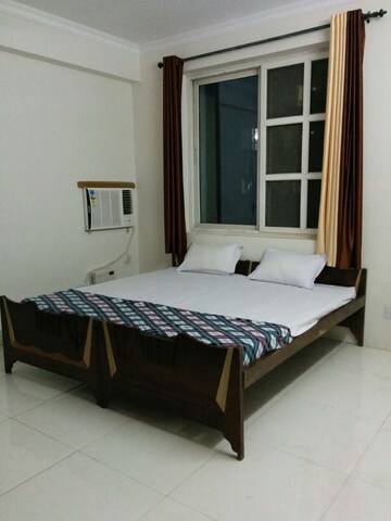 Master Bedroom in 3 BHK Apartment at Hazratganj – for Rent