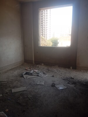 Room in 2 BHK Apartment at Grand Omaxe, Gomti Nagar – for Sale