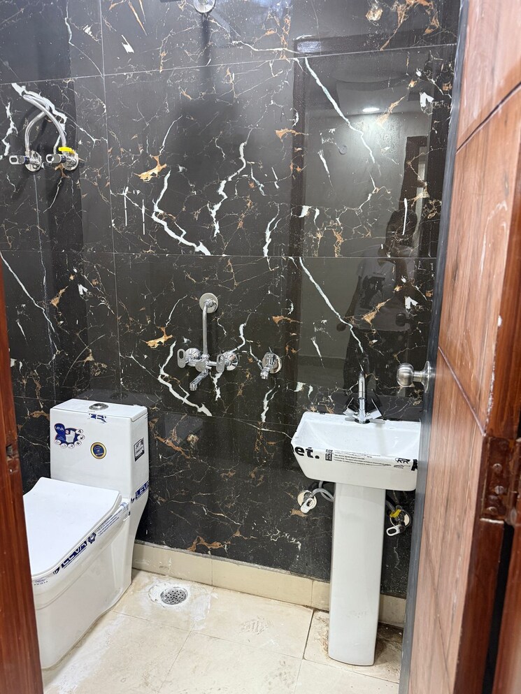 Master Bedroom, vijay-society-apartment 3 Bedroom 1600 Sq.Ft. Apartment In Sector 18 Dwarka Delhi 8682570