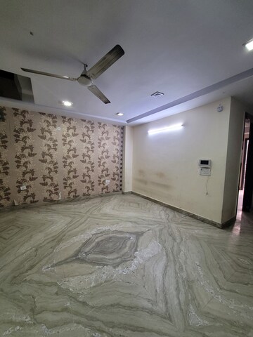 Master Bedroom in 3 BHK Builder Floor at Dilshad Colony – for Rent
