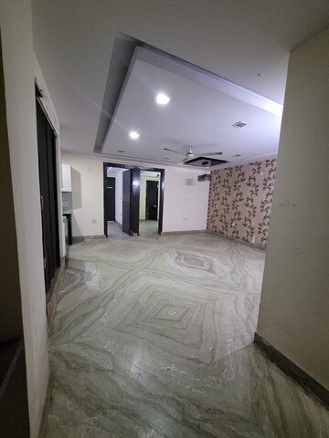 Furnished Amenities in 3 BHK Builder Floor at Dilshad Colony – for Rent