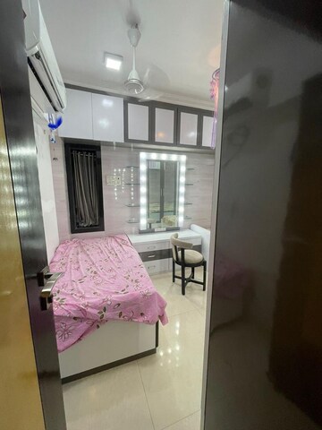 Bedroom in 2 BHK Apartment at Express Apartment, Yari Road – for Rent