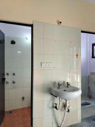 Bathroom in 1 BHK Apartment at Molarband – for Rent