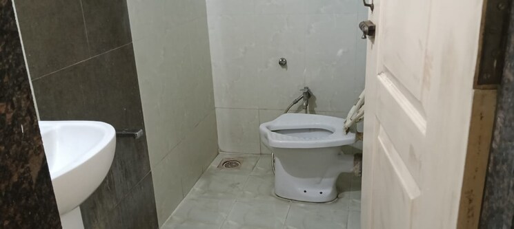 Washroom, mahape Commercial Warehouse 6500 Sq.Ft. In Mahape Navi Mumbai 8682661