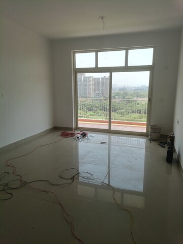 Room in 3 BHK Apartment at AVS Orchard, Sector 77 – for Rent
