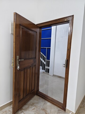 Room in 1 BHK Builder Floor at Halasuru – for Rent