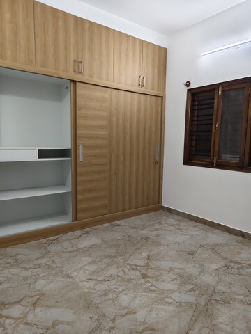 Room in 1 BHK Builder Floor at Halasuru – for Rent