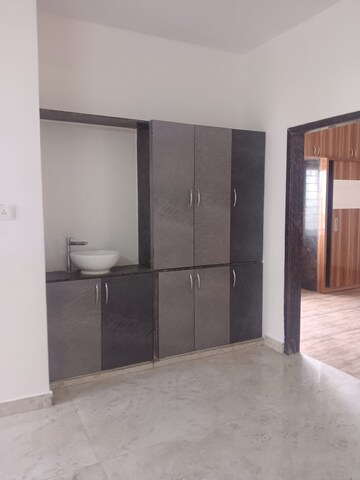Room in 2 BHK Apartment at Manikonda – for Rent