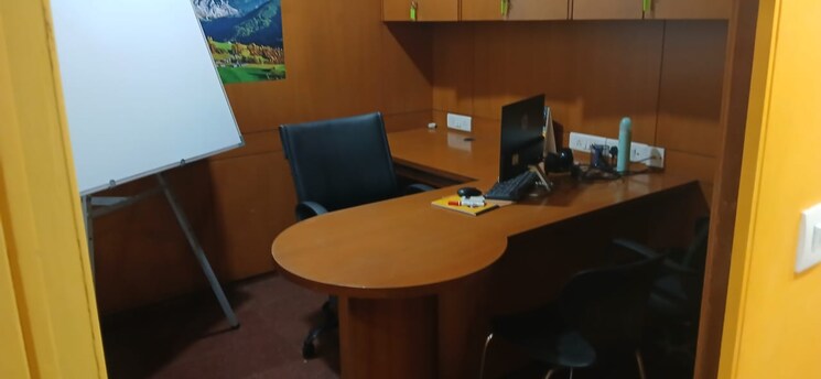 Team Area, neelam-center Commercial Office Space 1100 Sq.Ft. In Worli Mumbai 8682696