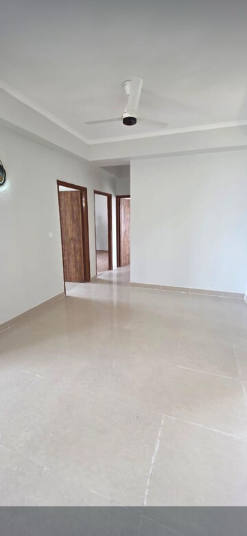 Room in 3 BHK Apartment at Amrapali Crystal Homes, Sector 76 – for Rent