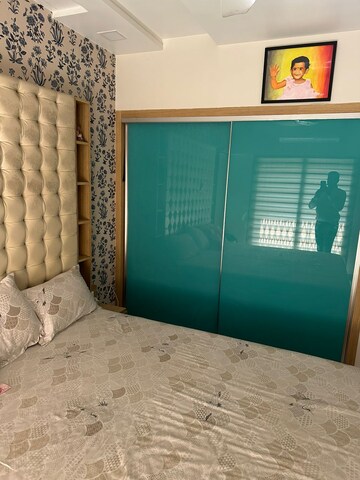 Room in 2 BHK Apartment at Madhav Palacia, Ghodbunder Road – for Rent