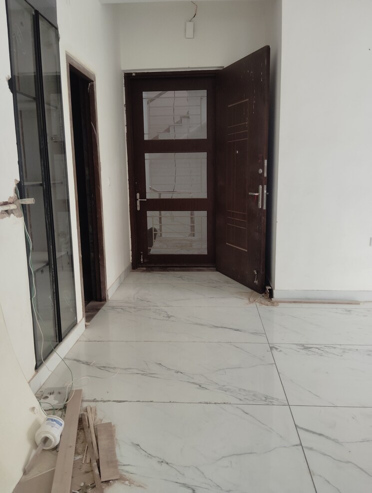 Room, sector 45 2 Bedroom 950 Sq.Ft. Builder Floor In Sector 45 Noida 8682763