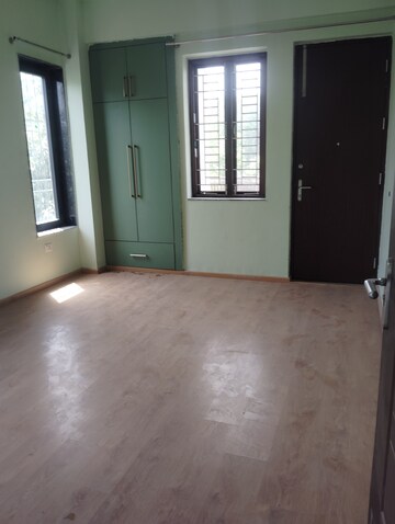 Room in 2 BHK Builder Floor at Sector 45 – for Rent