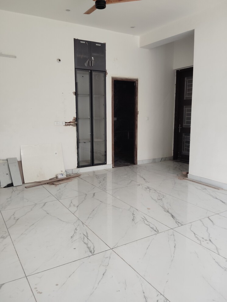 Room, sector 45 2 Bedroom 950 Sq.Ft. Builder Floor In Sector 45 Noida 8682763