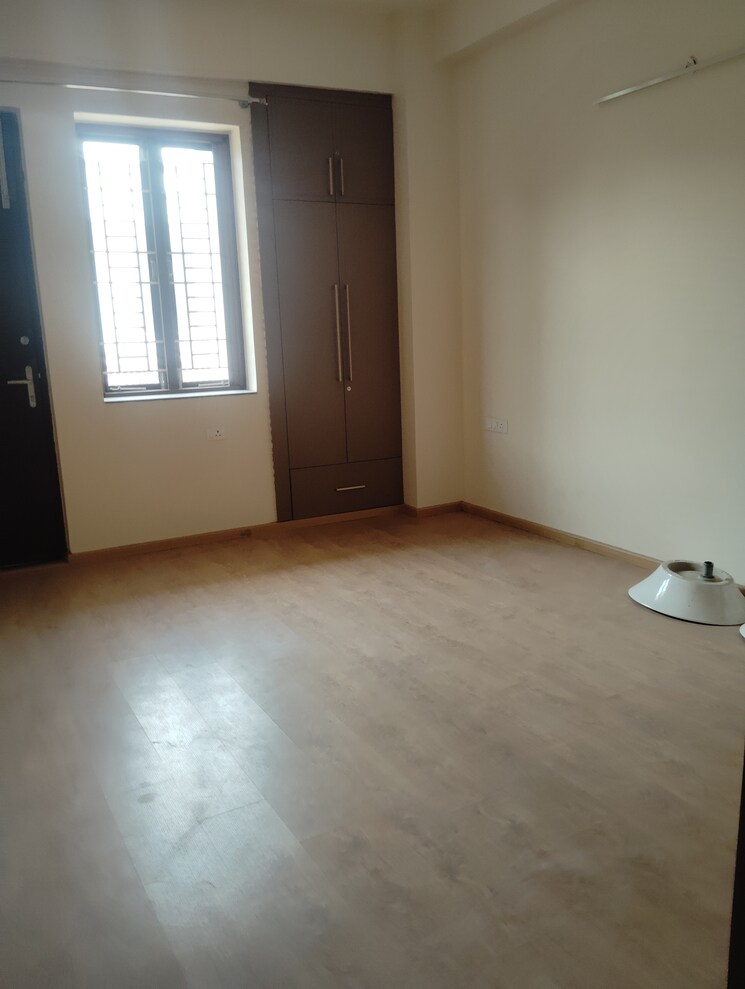 Room, sector 45 2 Bedroom 950 Sq.Ft. Builder Floor In Sector 45 Noida 8682763