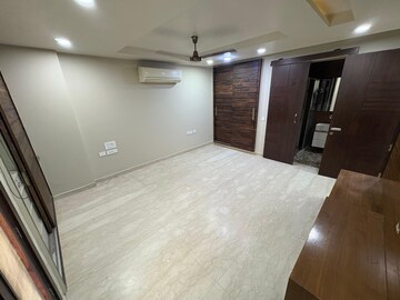Room in 2.5 BHK Apartment at Triveni Apartments CGHS, Paschim Vihar – for Rent