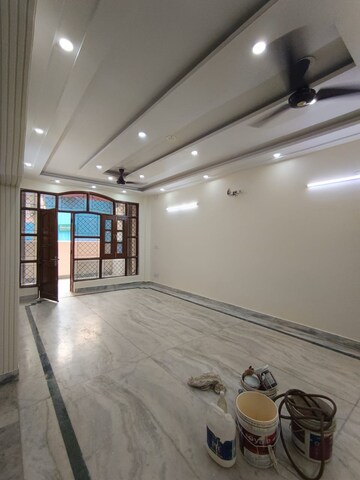 Room in 2.5 BHK Apartment at Anuradha Apartments CGHS, Paschim Vihar – for Rent