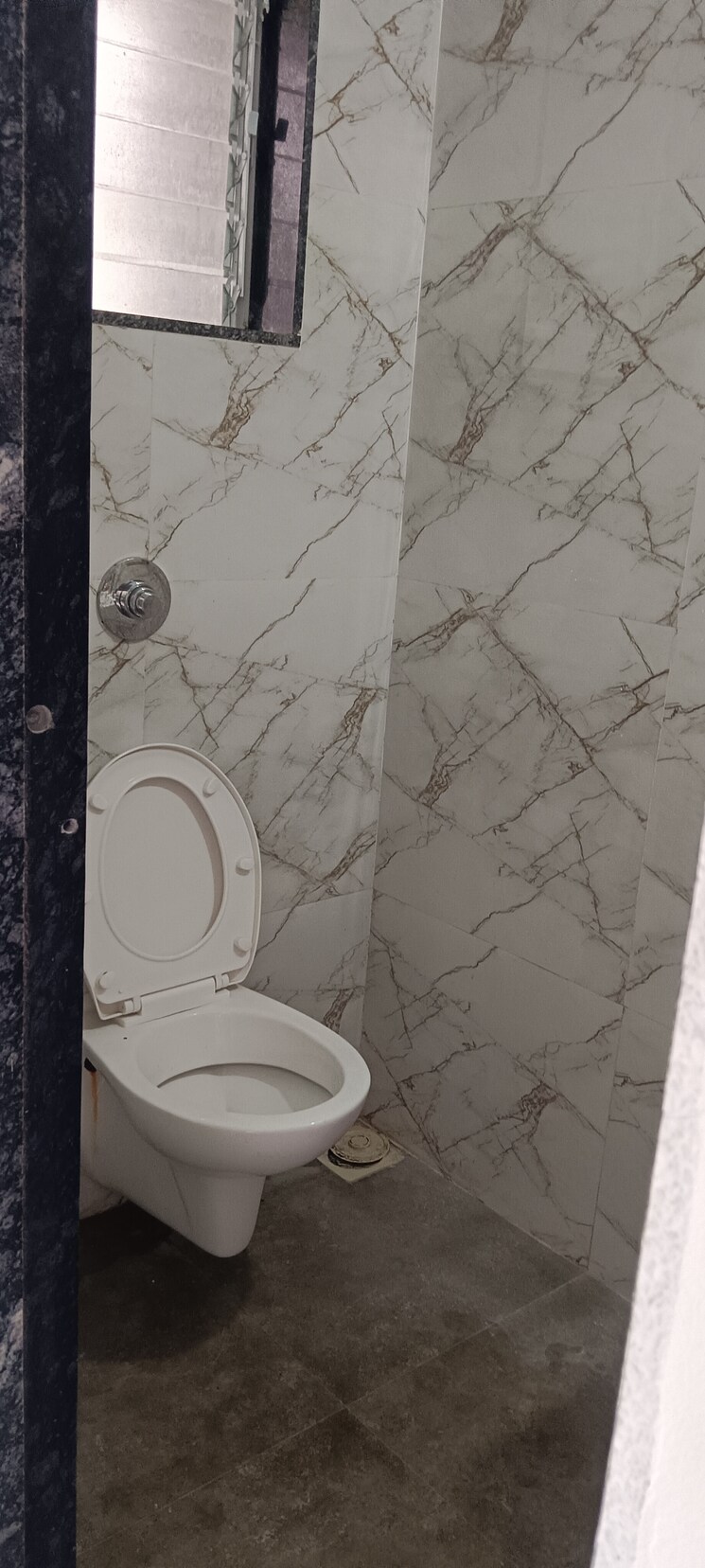 Bathroom, rishab-jay-sarang 1 Bedroom 450 Sq.Ft. Apartment In Malad East Mumbai 8682791