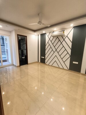 Room in 3 BHK Builder Floor at Sector 130 – for Sale