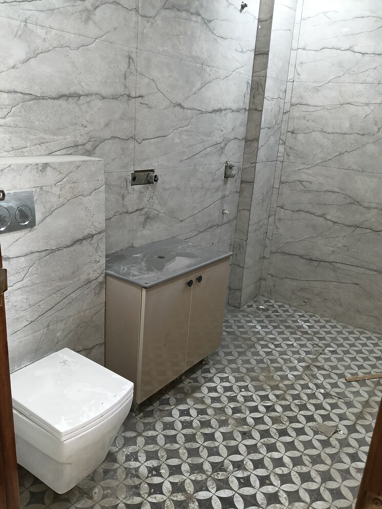 Bathroom, shalimar-apartments-shalimar-garden 3 Bedroom 1350 Sq.Ft. Builder Floor In Shalimar Garden Ghaziabad 8682809