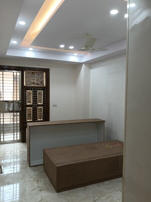 Bedroom in 3 BHK Builder Floor at Shalimar Apartments Shalimar Garden, Shalimar Garden – for Sale