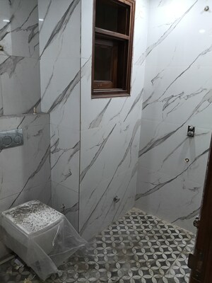 Bathroom in 3 BHK Builder Floor at Shalimar Apartments Shalimar Garden, Shalimar Garden – for Sale