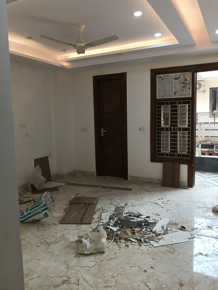 Living Room, shalimar-apartments-shalimar-garden 3 Bedroom 1350 Sq.Ft. Builder Floor In Shalimar Garden Ghaziabad 8682809