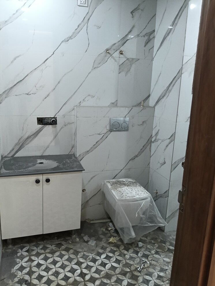 Bathroom, shalimar-apartments-shalimar-garden 3 Bedroom 1350 Sq.Ft. Builder Floor In Shalimar Garden Ghaziabad 8682809