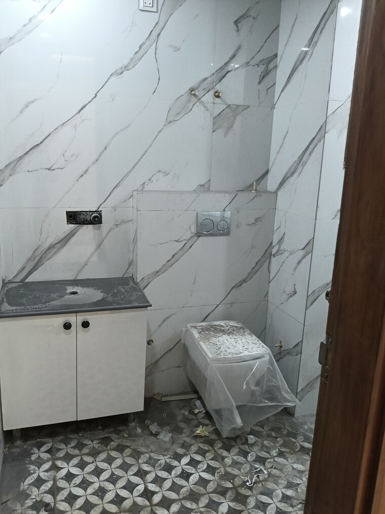 Bathroom, shalimar-apartments-shalimar-garden 3 Bedroom 1350 Sq.Ft. Builder Floor In Shalimar Garden Ghaziabad 8682809